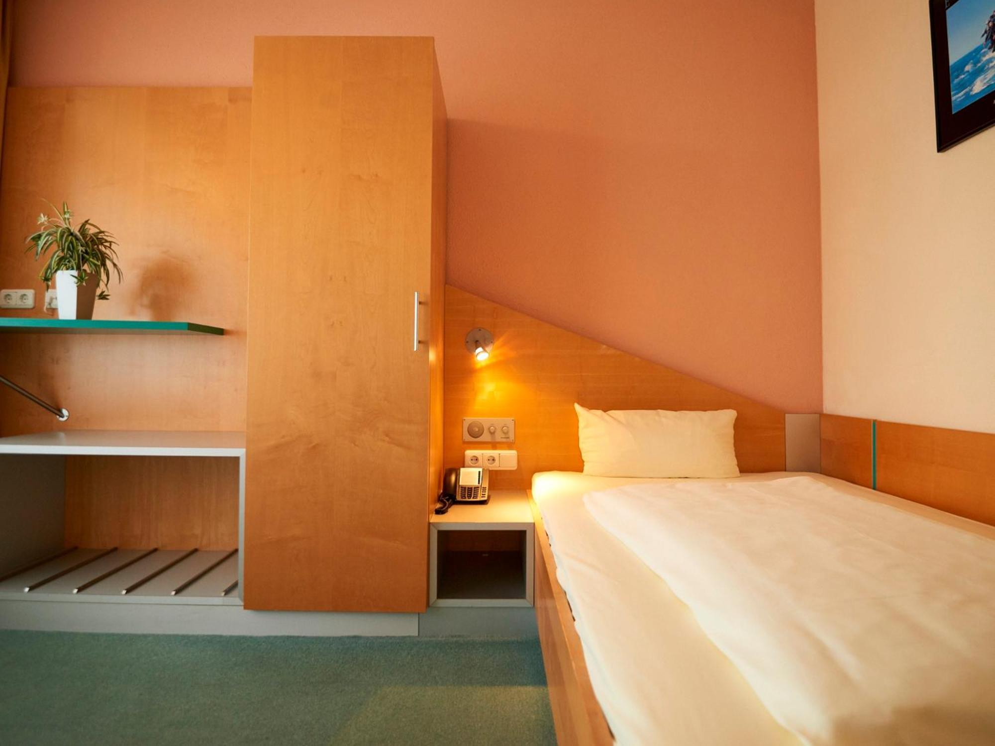 Sportschule Oberhaching Hotel Ngoại thất bức ảnh